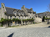 Idée de balade, promenade ou randonnée en famille avec des enfants : FI Locronan